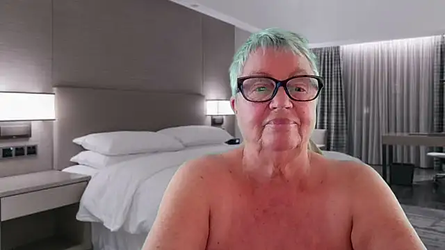 GrannyChrissy68 online show from 05.17.26