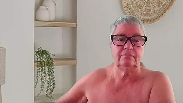 GrannyChrissy68 online show from 05.25.26