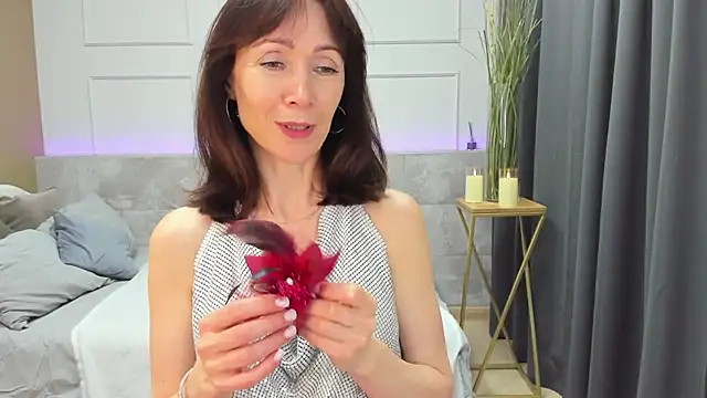 Snapshot of Maria_Gold chatting on 12.26.24 Maria Gold online show from 12.26.24