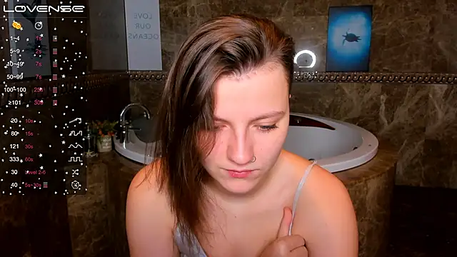 Snapshot of MelindaTin chatting on 12.03.24 MelindaTin online show from 12.03.24