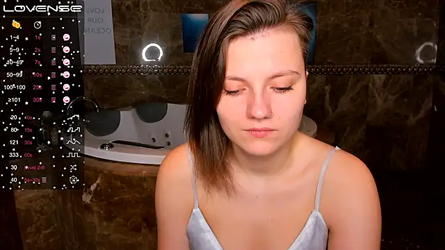 Snapshot of MelindaTin chatting on 12.08.24 MelindaTin online show from 12.08.24