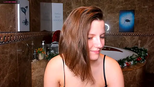 Snapshot of MelindaTin chatting on 12.27.24 MelindaTin online show from 12.27.24