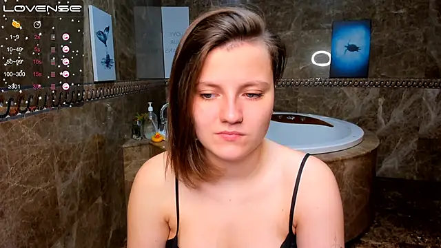 Snapshot of MelindaTin chatting on 10.31.25 MelindaTin online show from 10.31.25