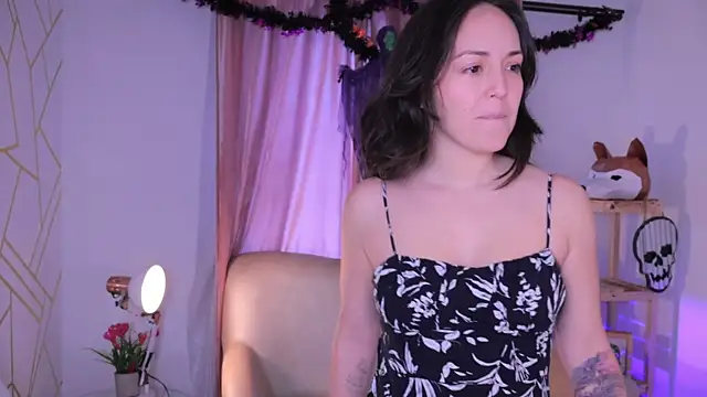 molly marmalade  online show from 10.20.25