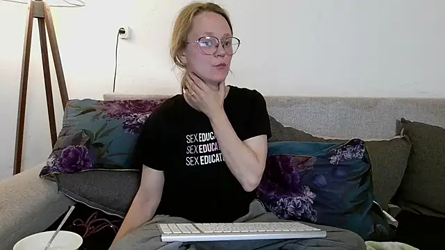 little-leni online show from 04.10.26