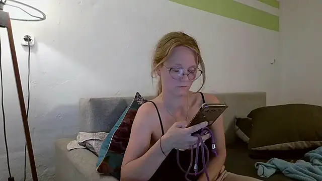 little-leni online show from 04.28.26