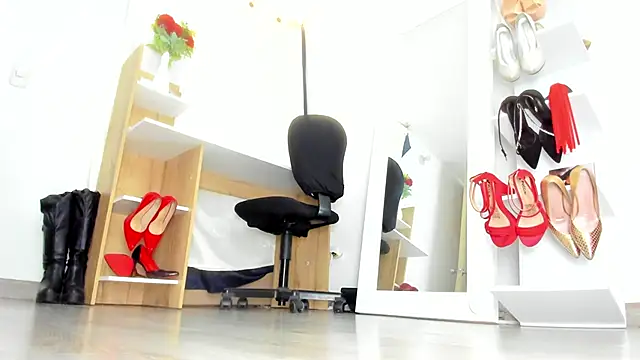 MIss Kendall  online show from 10.08.25