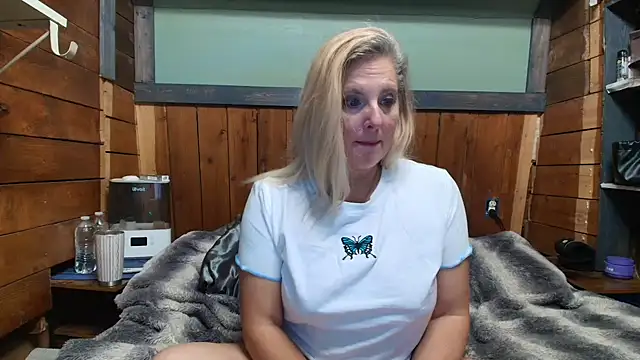 Snapshot of lisaxlovexxx chatting on 05.19.26 lisaxlovexxx online show from 05.19.26