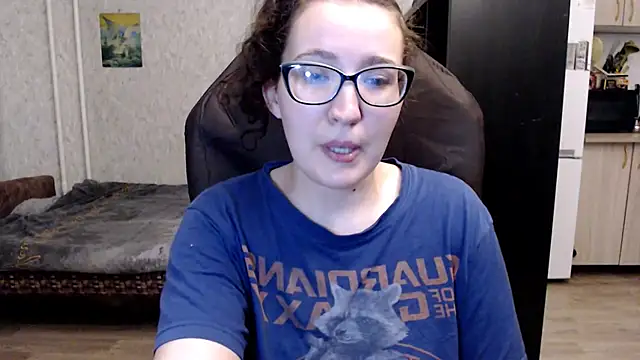 Snapshot of AnKey_Rayah chatting on 11.25.25 AnKey Rayah online show from 11.25.25