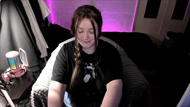 Sophia Edwards online show from 05.07.26