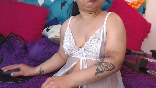 SARAWILLS online show from 10.16.25