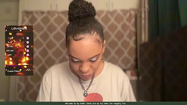 Snapshot of Sanaawest chatting on 12.29.24 Sanaawest online show from 12.29.24