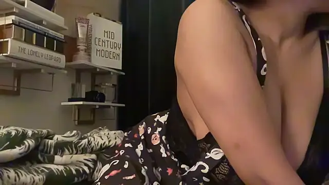 Snapshot of Sanaawest chatting on 10.21.25 Sanaawest online show from 10.21.25