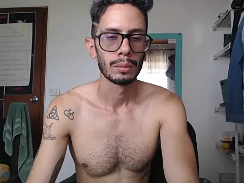 Snapshot of alisterxxx chatting on 06.22.26 alisterxxx online show from 06.22.26