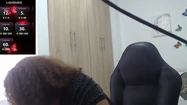 Snapshot of BustyMilf_ chatting on 02.23.25 BustyMilf online show from 02.23.25