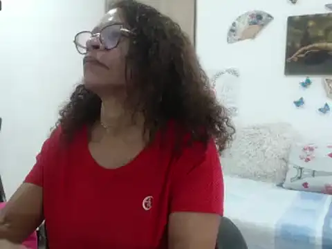 Snapshot of BustyMilf_ chatting on 03.21.25 BustyMilf online show from 03.21.25