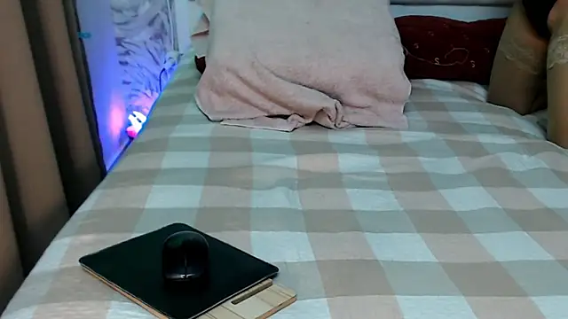 Snapshot of Asianholes chatting on 02.25.26 Asianholes online show from 02.25.26