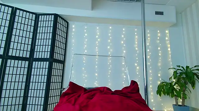 girl nextd00r online show from 02.05.25