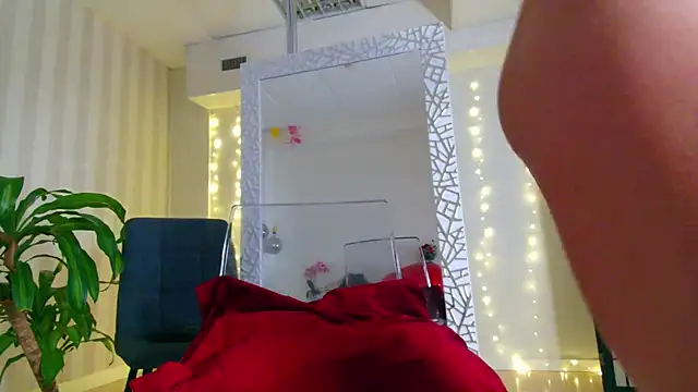 girl nextd00r online show from 02.15.25