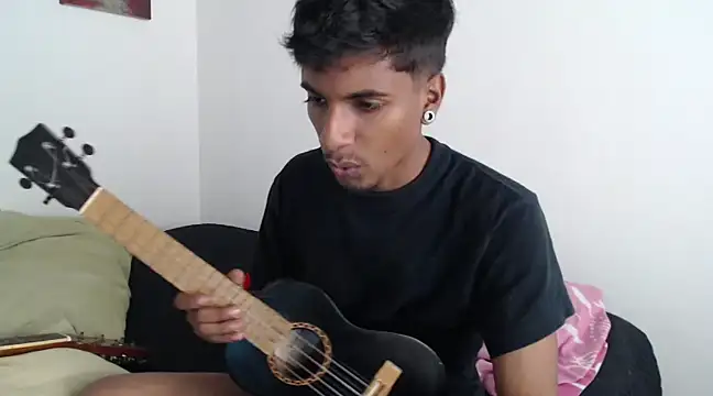 Snapshot of stevenosori chatting on 12.26.24 stevenosori online show from 12.26.24