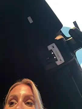 Snapshot of jasminesummer chatting on 02.26.25 jasminesummer online show from 02.26.25