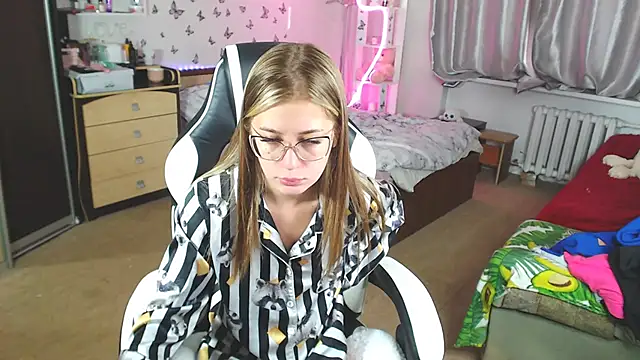 Kira honeyy online show from 03.22.25