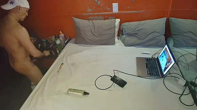 Snapshot of MikyFoxx chatting on 01.01.25 MikyFoxx online show from 01.01.25