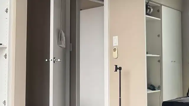 Snapshot of MikyFoxx chatting on 09.25.25 MikyFoxx online show from 09.25.25