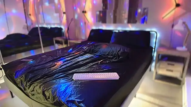 Snapshot of MikyFoxx chatting on 12.20.25 MikyFoxx online show from 12.20.25