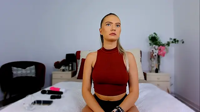 Snapshot of SashaRizz chatting on 09.16.25 SashaRizz online show from 09.16.25