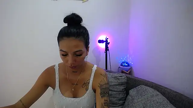 Snapshot of Allyson_Smith chatting on 12.10.24 Allyson Smith online show from 12.10.24