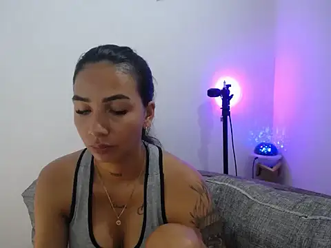 Snapshot of Allyson_Smith chatting on 02.07.25 Allyson Smith online show from 02.07.25