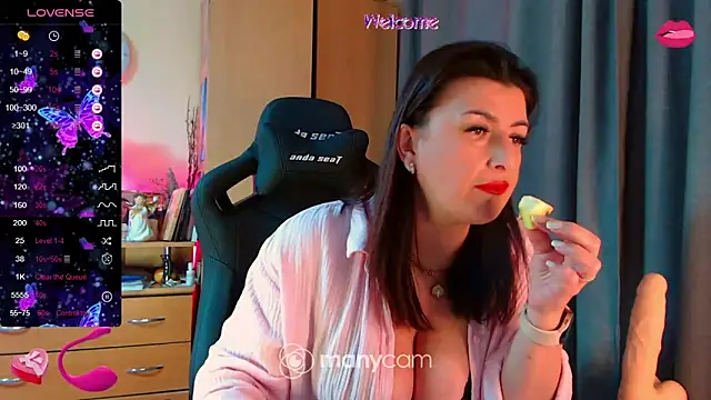 Snapshot of Hotangel75 chatting on 02.04.25 Hotangel75 online show from 02.04.25