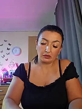 Snapshot of Hotangel75 chatting on 10.24.25 Hotangel75 online show from 10.24.25