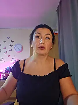 Snapshot of Hotangel75 chatting on 10.27.25 Hotangel75 online show from 10.27.25