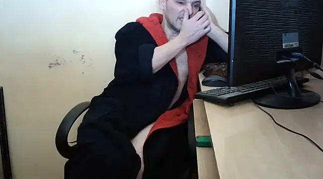 Snapshot of dundyFocus chatting on 02.02.25 dundyFocus online show from 02.02.25