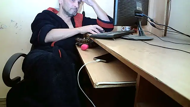 Snapshot of dundyFocus chatting on 10.17.25 dundyFocus online show from 10.17.25