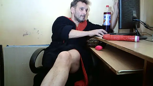 Snapshot of dundyFocus chatting on 12.22.25 dundyFocus online show from 12.22.25