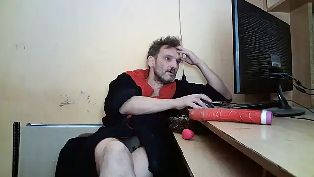 Snapshot of dundyFocus chatting on 03.06.26 dundyFocus online show from 03.06.26