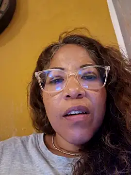 Snapshot of mila38 chatting on 11.25.25 mila38 online show from 11.25.25