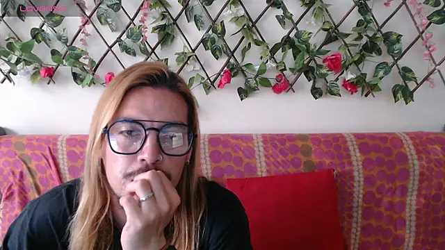 Snapshot of Jack_Emily1 chatting on 05.22.26 Jack Emily1 online show from 05.22.26