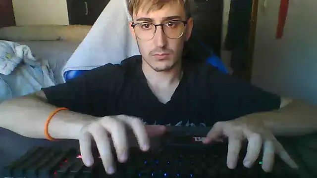 Troycm online show from 10.04.25