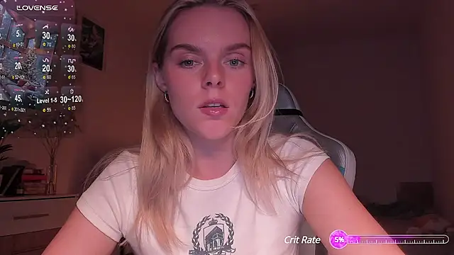 Snapshot of CharliSweet chatting on 12.19.24 CharliSweet online show from 12.19.24