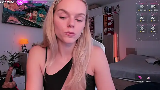 Snapshot of CharliSweet chatting on 09.19.25 CharliSweet online show from 09.19.25