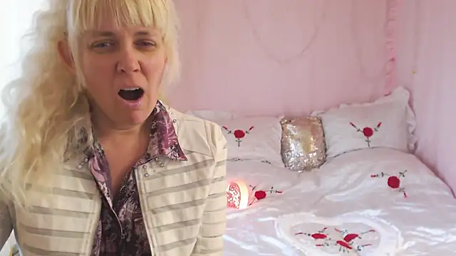 SunnySylvia online show from 11.28.25