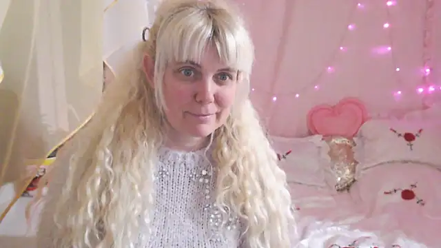 Snapshot of SunnySylvia chatting on 03.18.26 SunnySylvia online show from 03.18.26
