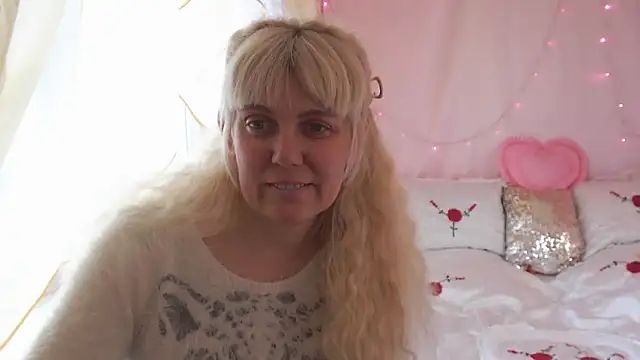 Snapshot of SunnySylvia chatting on 03.21.26 SunnySylvia online show from 03.21.26