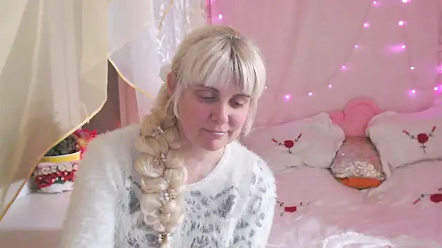 Snapshot of SunnySylvia chatting on 03.22.26 SunnySylvia online show from 03.22.26