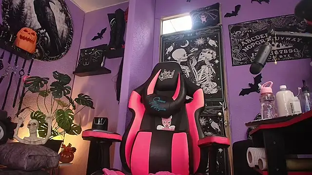 Snapshot of fetishkinkymeganx chatting on 10.03.25 fetishkinkymeganx online show from 10.03.25