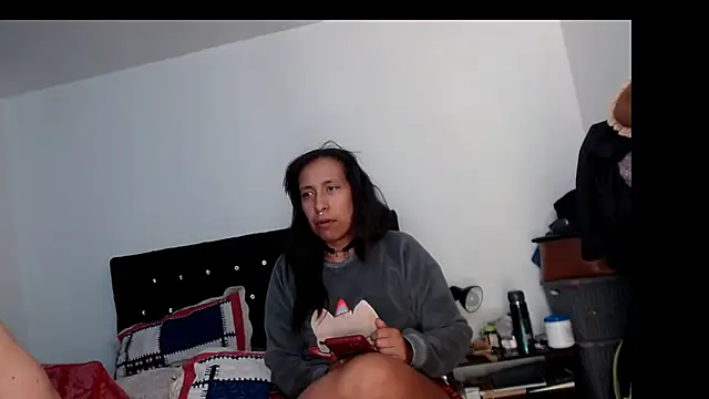 Snapshot of victoriacanelita chatting on 11.25.25 victoriacanelita online show from 11.25.25